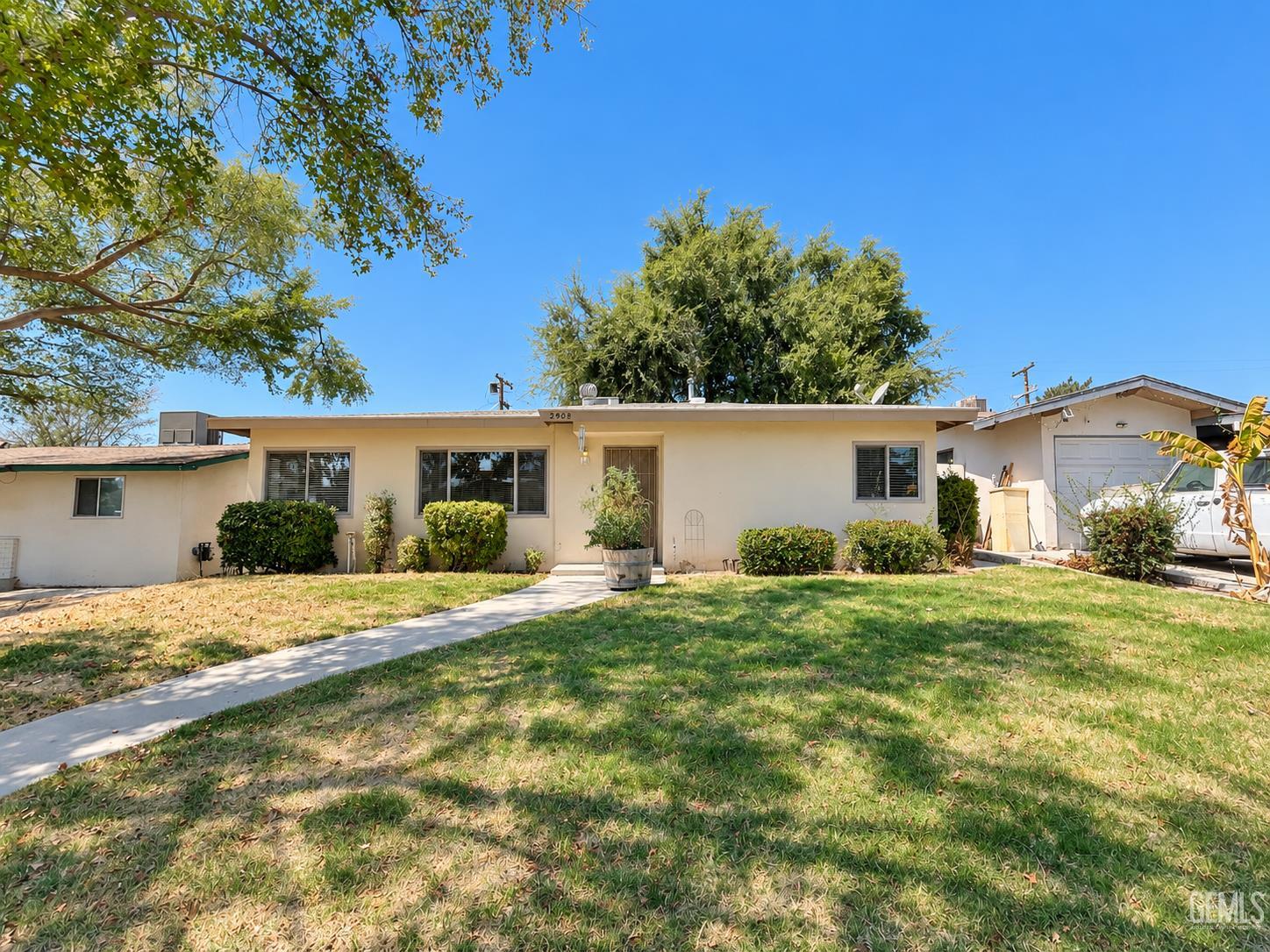 2908 Idaho St, Bakersfield, CA 93305 front exterior