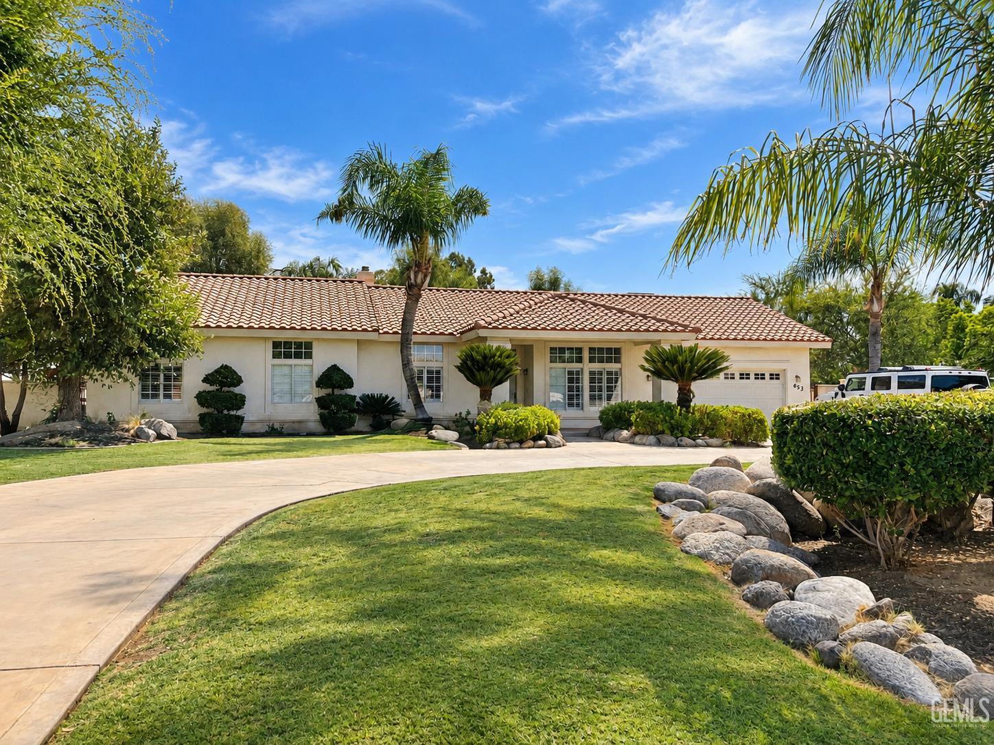 653 Vineland Rd, Bakersfield, CA 93307 front exterior