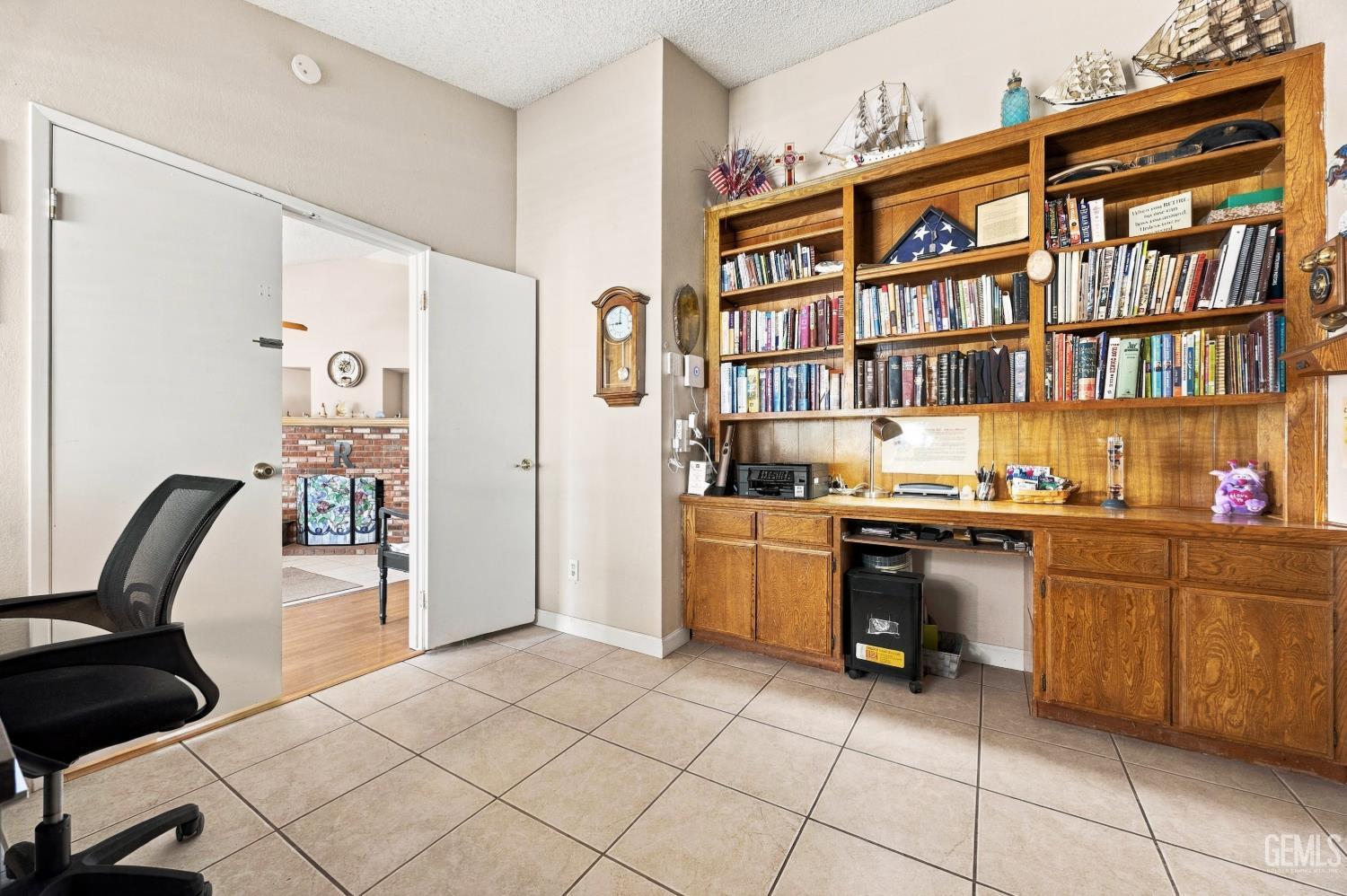 8809 District Blvd photo 6