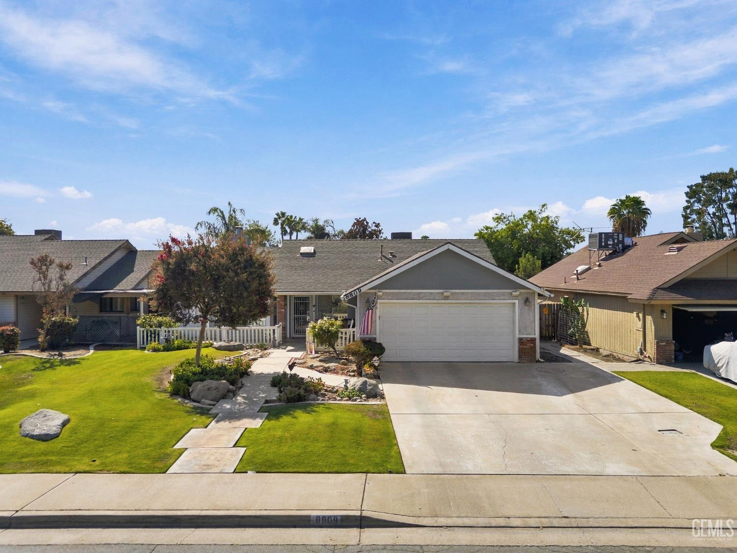 8809 District Blvd photo 2