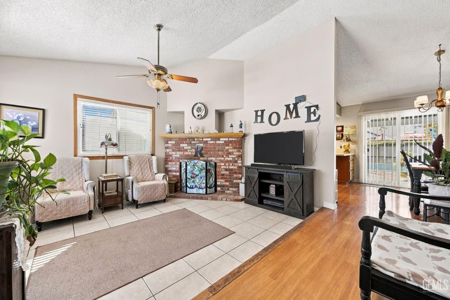 8809 District Blvd photo 23
