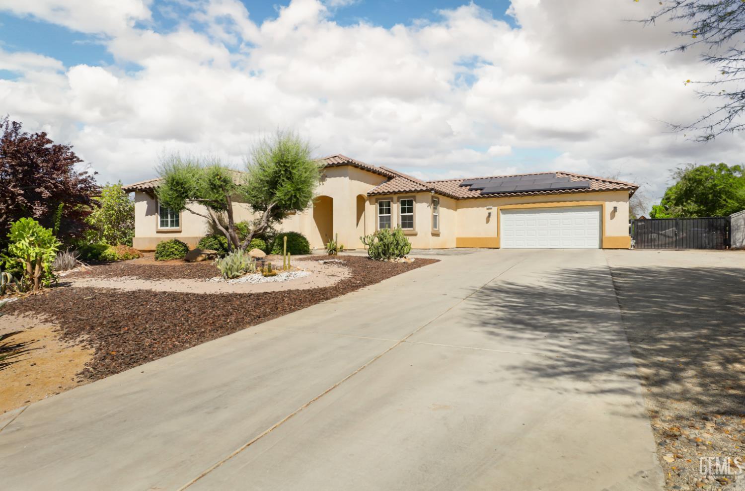 13504 Carpaccio Ln, Bakersfield, CA 93306 front exterior