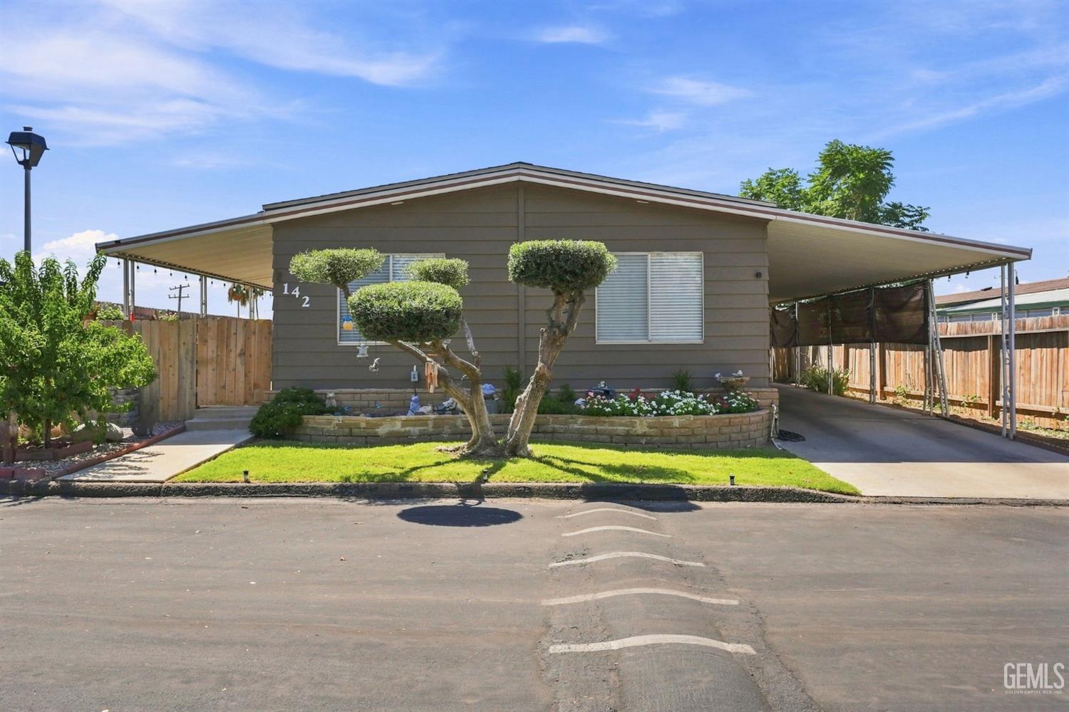 142 Set Ln, Bakersfield, CA 93308 front exterior