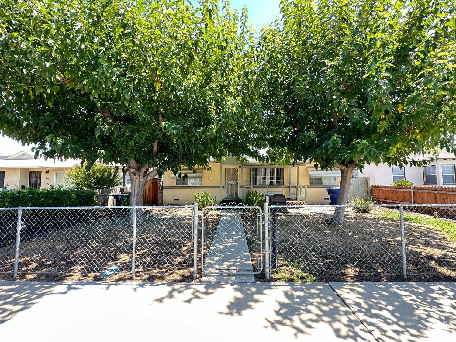 200 Western Dr, Bakersfield, CA 93309 front exterior