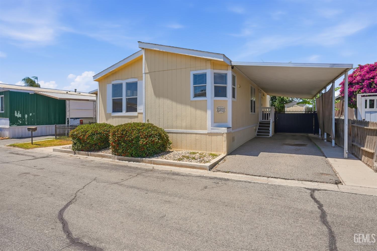203 Dogwood Ln, Bakersfield, CA 93308 front exterior