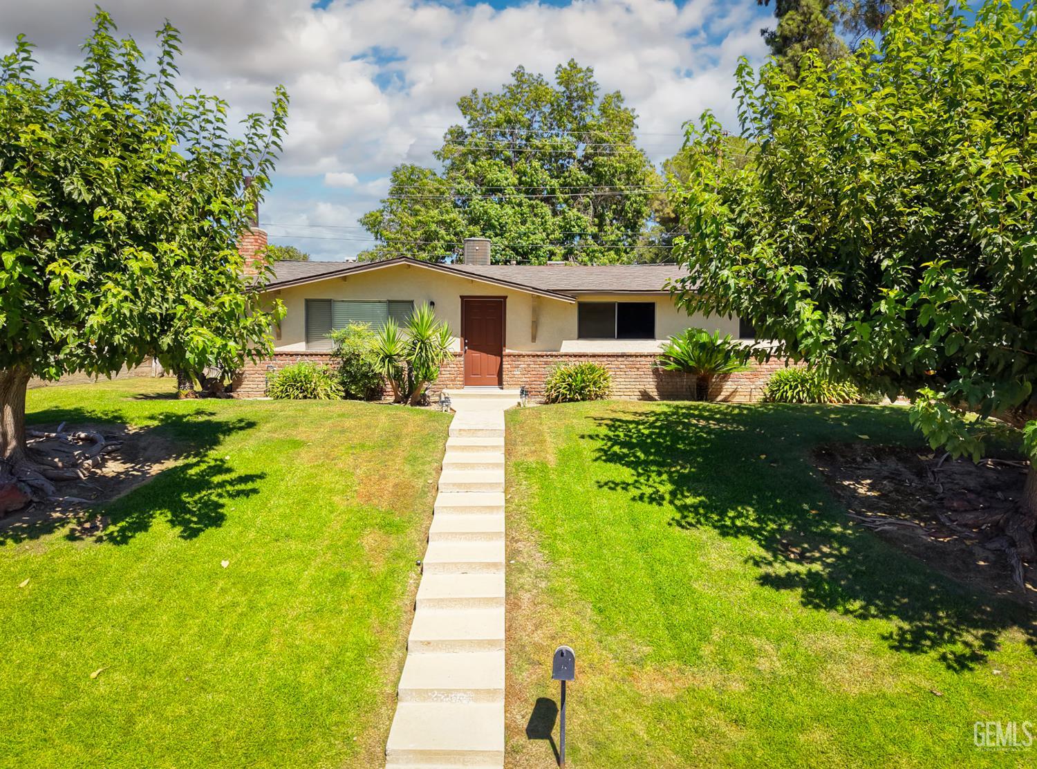 2707 Wenatchee Ave, Bakersfield, CA 93306 front exterior