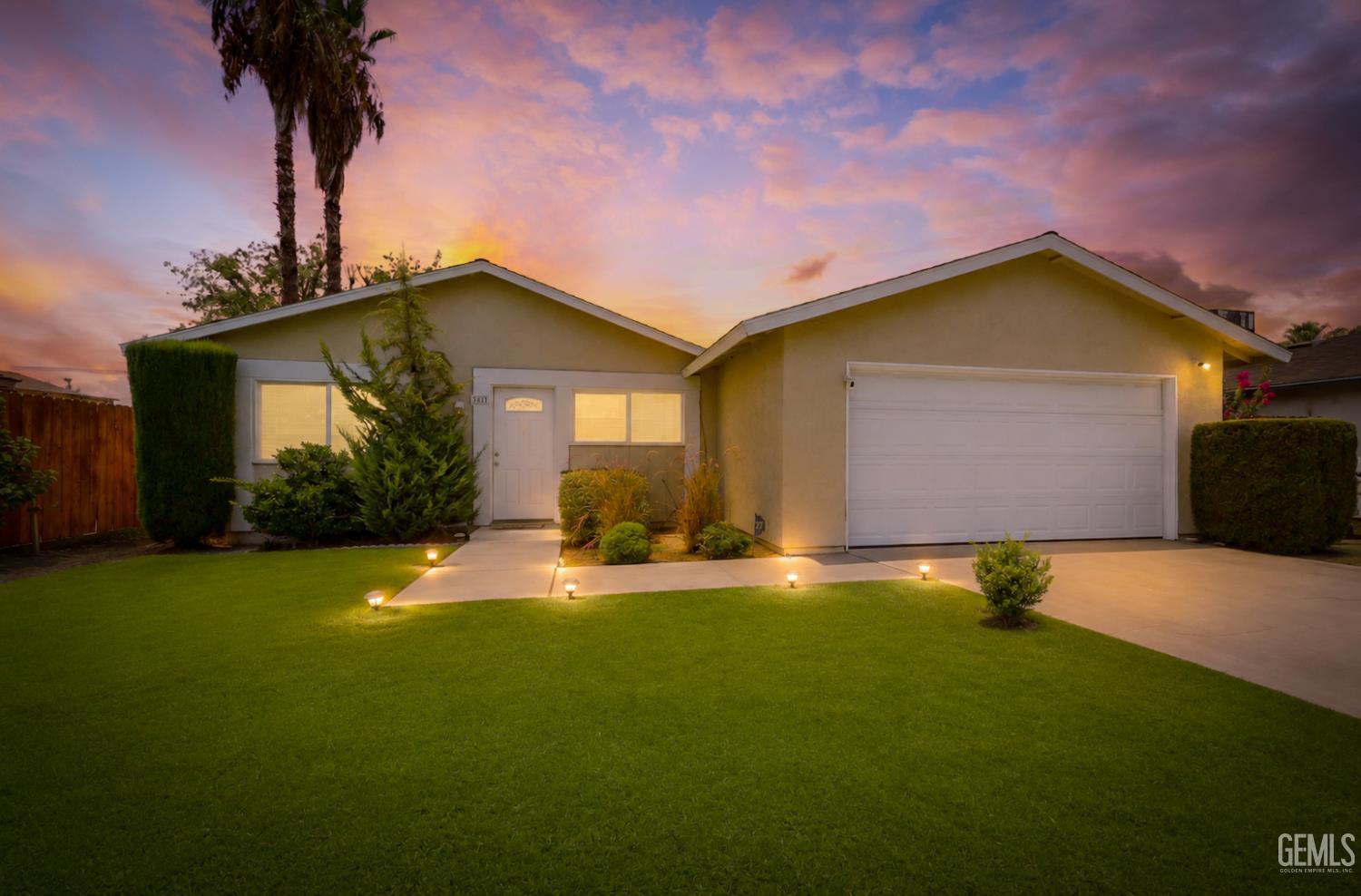 3417 Rosemary Ln, Bakersfield, CA 93309 front exterior