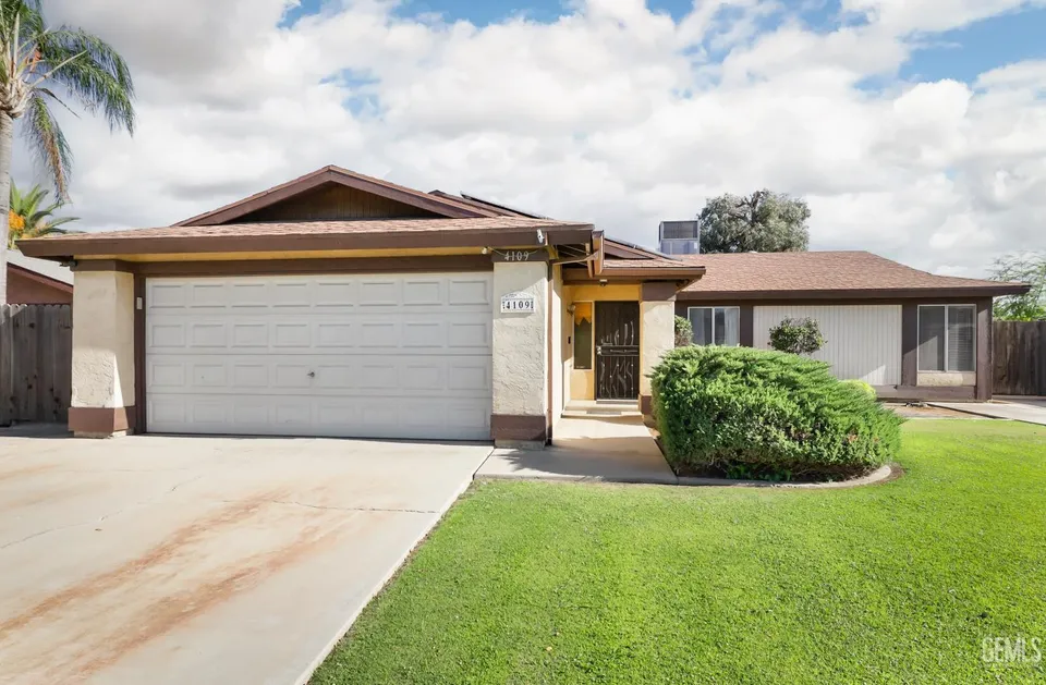 4109 Tyndall Ave, Bakersfield, CA 93313 front exterior