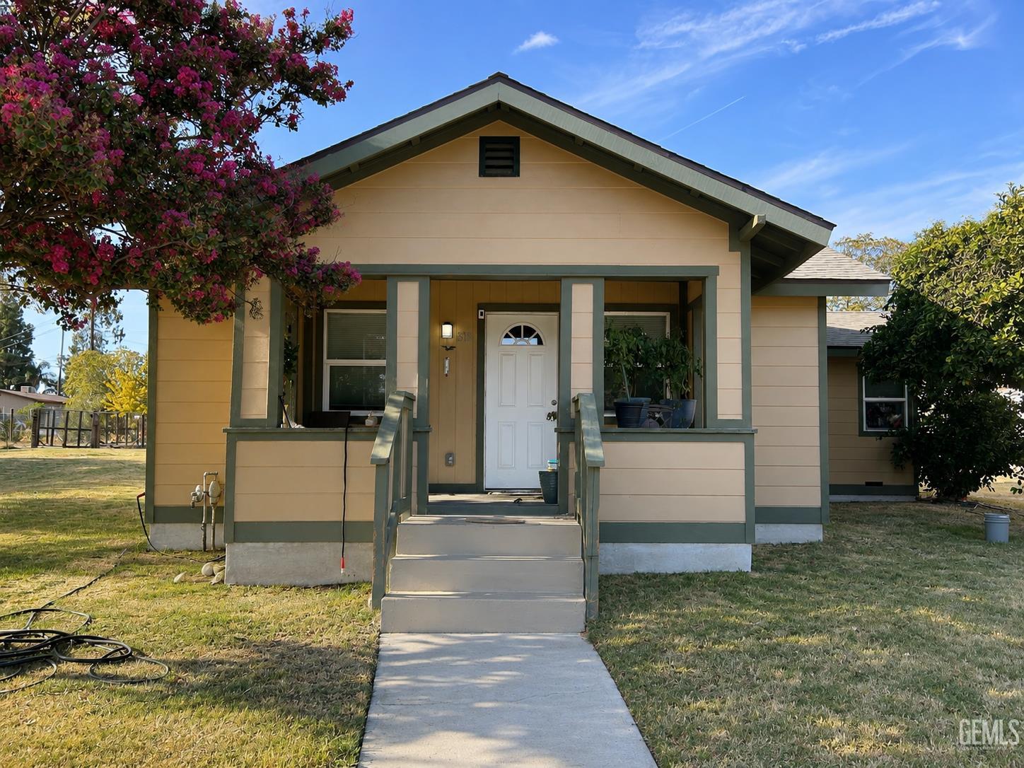 518 Roberts Lane, Bakersfield, CA 93308 front exterior