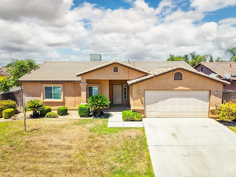5502 El Palacio Dr, Bakersfield, CA 93307 front exterior