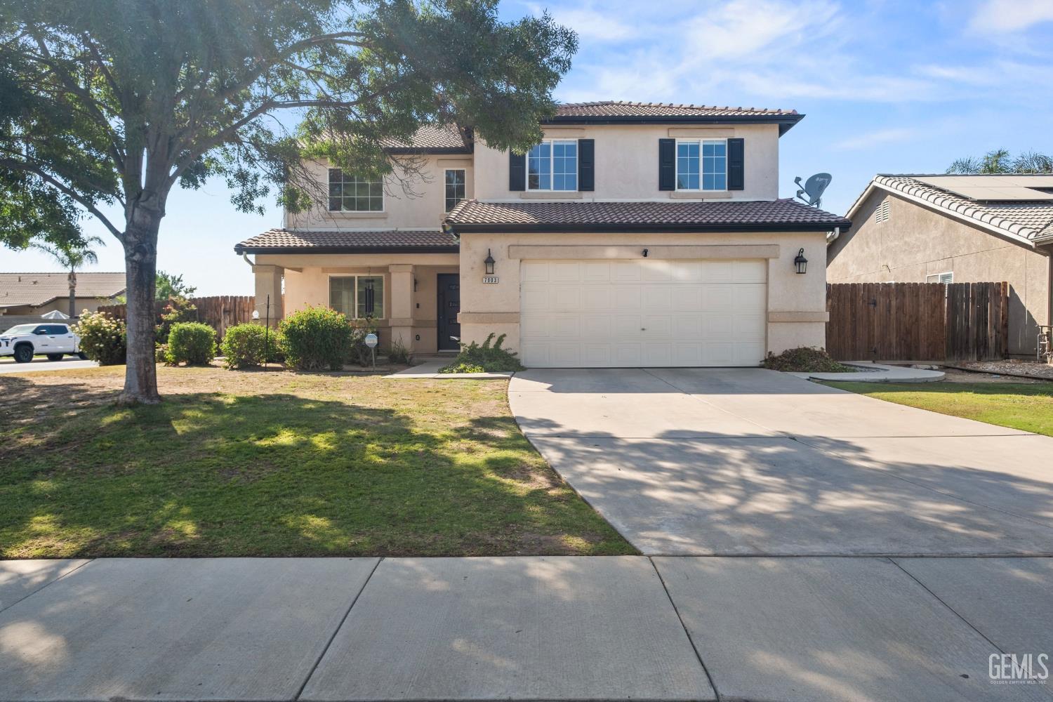 7003 Crossroads Dr, Bakersfield, CA 93312 front exterior