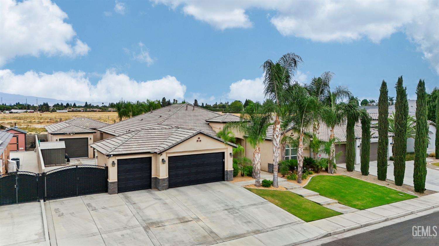7118 Bluetail Ln, Bakersfield, CA 93312 front exterior