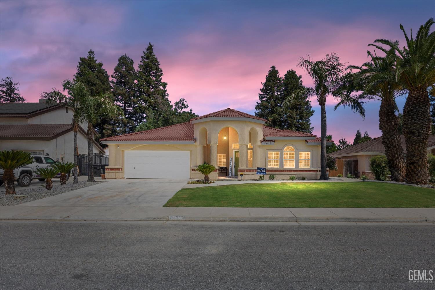 7412 Feather River Dr, Bakersfield, CA 93308 front exterior