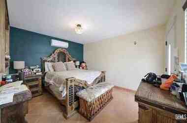1402 Castaic Ave property photo 5 of 16