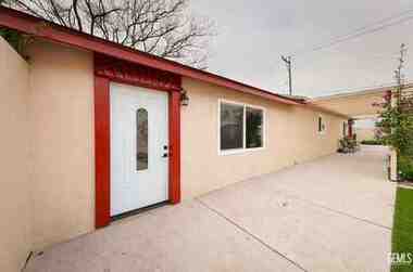 1402 Castaic Ave property photo 6 of 16