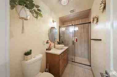 1402 Castaic Ave property photo 8 of 16