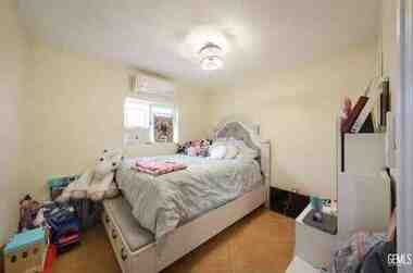 1402 Castaic Ave property photo 10 of 16