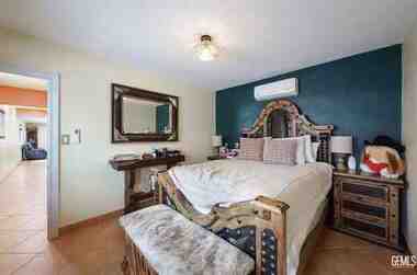 1402 Castaic Ave property photo 11 of 16