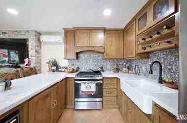 1402 Castaic Ave property photo 13 of 16