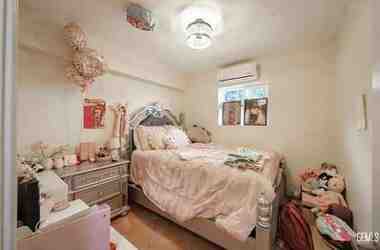 1402 Castaic Ave property photo 14 of 16