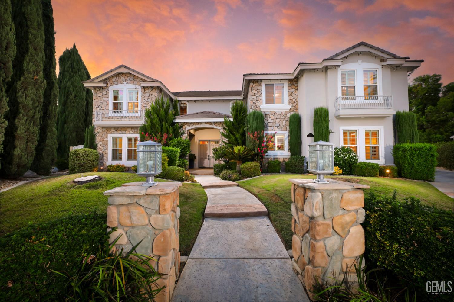 1502 Pembridge Ct, Bakersfield, CA 93311 front exterior