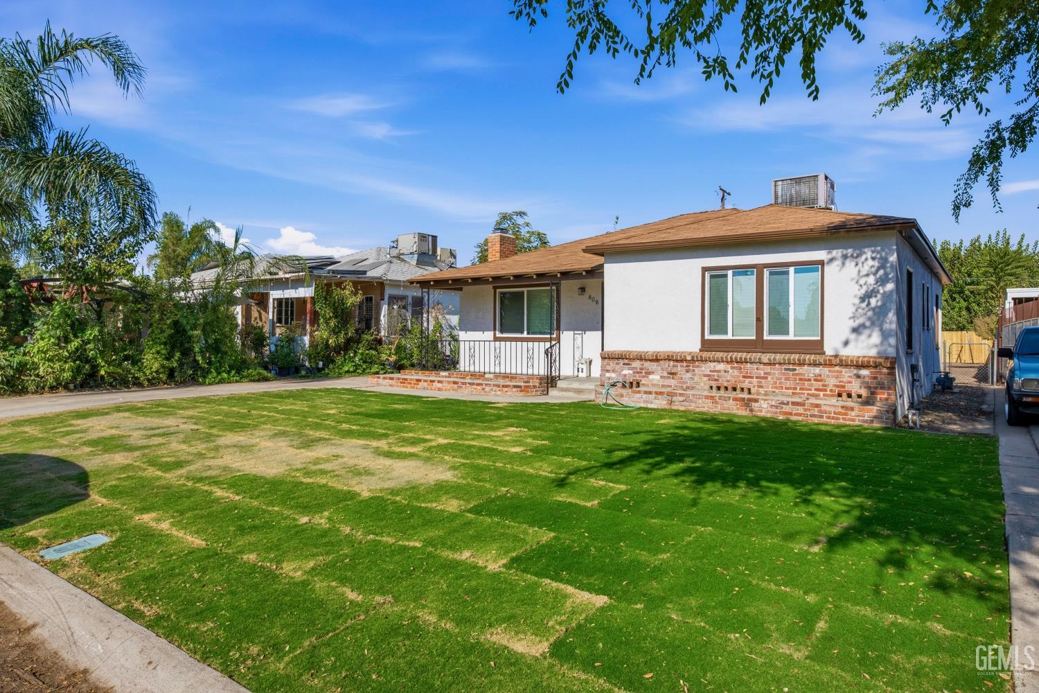 808 Caylor St, Bakersfield, CA 93304 front exterior